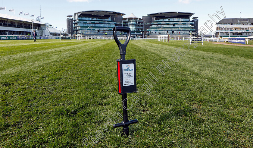 TurfTrax-0006 
 going stick
Aintree 8 Apr 2022 - Pic Steven Cargill / Racingfotos.com