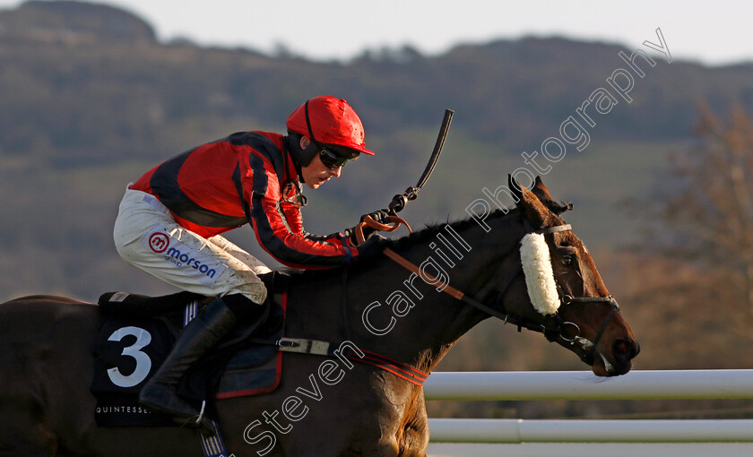 Game-On-For-Glory-0006 
 GAME ON FOR GLORY (Harry Cobden) wins The Quintessentially Mares Handicap Chase
Cheltenham 14 Dec 2024 - Pic Steven Cargill / Racingfotos.com