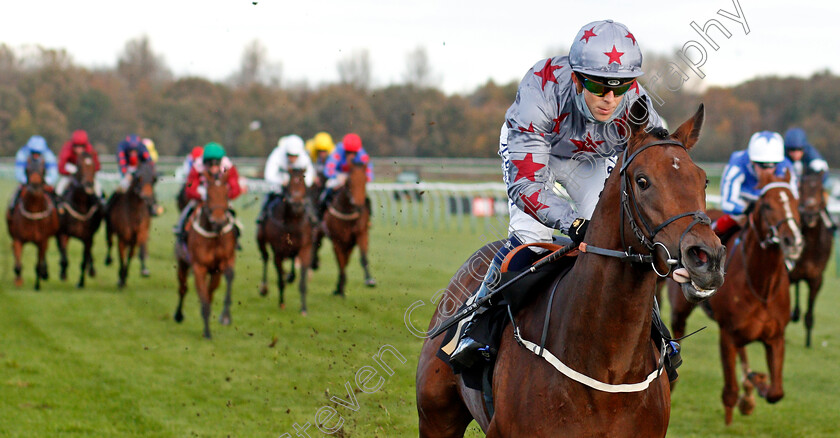 Simons-King-0005 
 SIMONS KING (Ben Curtis) wins The Beaten By A Head At Mansionbet EBF Maiden Stakes
Nottingham 4 Nov 2020 - Pic Steven Cargill / Racingfotos.com