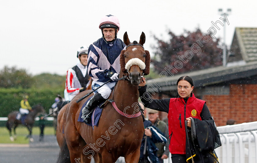 Dulla-Bhatti-0005 
 DULLA BHATTI (Paul Mulrennan) winner of The Cazoo Handicap
Southwell 4 Oct 2022 - Pic Steven Cargill / Racingfotos.com