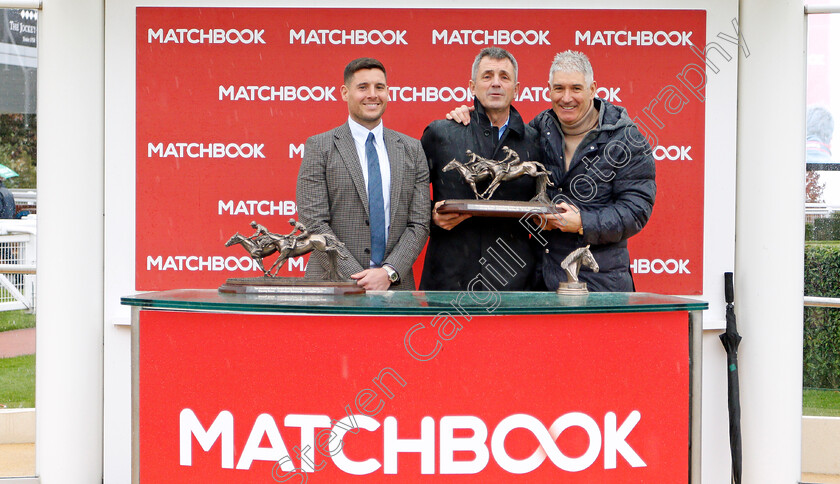 Mulcahys-Hill-0006 
 Presentation for The Matchbook Most Trusted Betting Exchange Novices Chase won by MULCAHYS HILL
Cheltenham 25 Oct 2019 - Pic Steven Cargill / Racingfotos.com