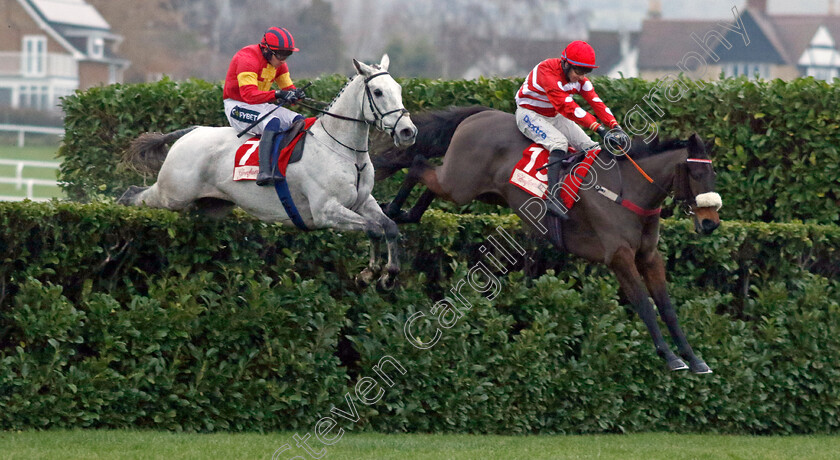 Vanillier-and-Escaria-Ten-0006 
 VANILLIER (left, Jonathan Burke) with ESCARIA TEN (right, James Best)
Cheltenham 13 Dec 2024 - Pic Steven Cargill / Racingfotos.com