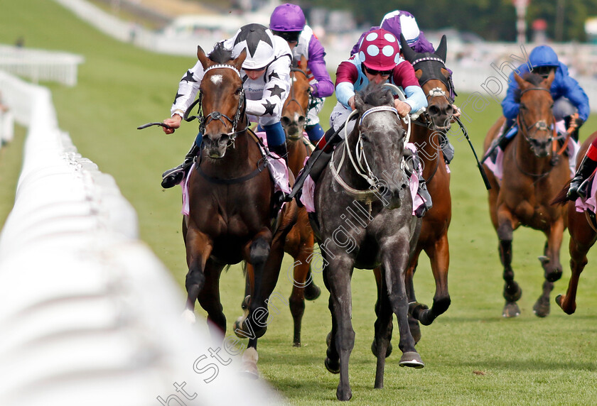 Oscula-0002 
 OSCULA (left, William Buick) beats INTERNATIONALANGEL (right) in The Whispering Angel Oak Tree Stakes
Goodwood 27 Jul 2022 - Pic Steven Cargill / Racingfotos.com