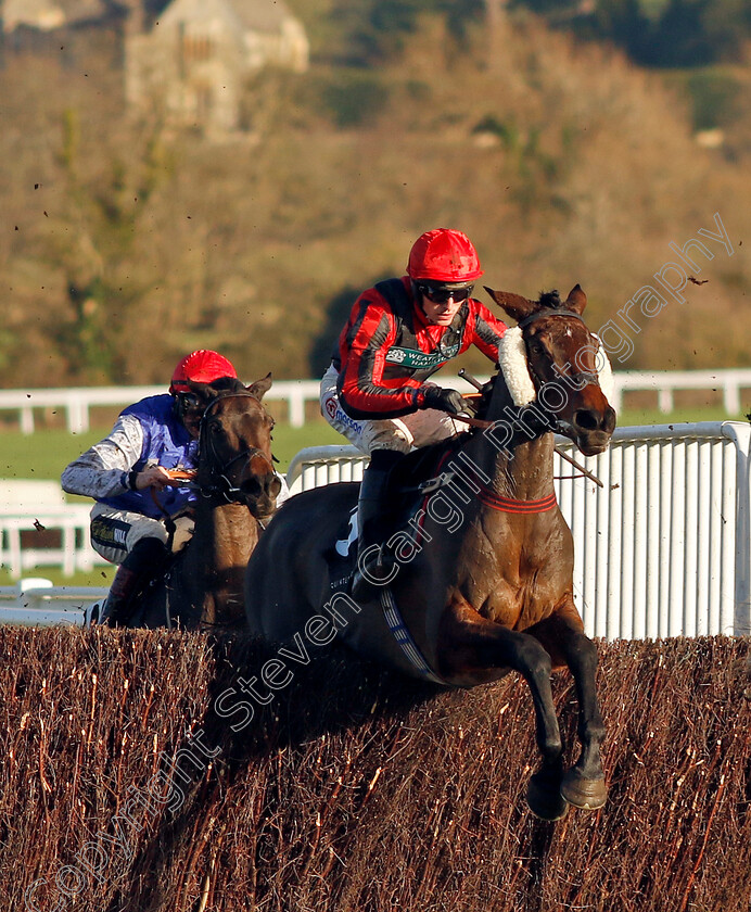 Game-On-For-Glory-0003 
 GAME ON FOR GLORY (Harry Cobden) wins The Quintessentially Mares Handicap Chase
Cheltenham 14 Dec 2024 - Pic Steven Cargill / Racingfotos.com