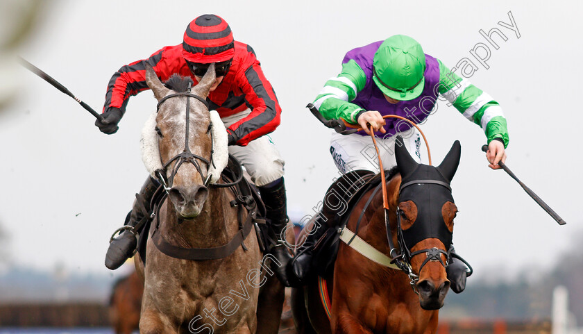 Ashoka-0007 
 ASHOKA (left, Bridget Andrews) beats BEAU BAY (right) in The Ascot Spring Garden Show Novices Handicap Chase Ascot 25 Mar 2018 - Pic Steven Cargill / Racingfotos.com