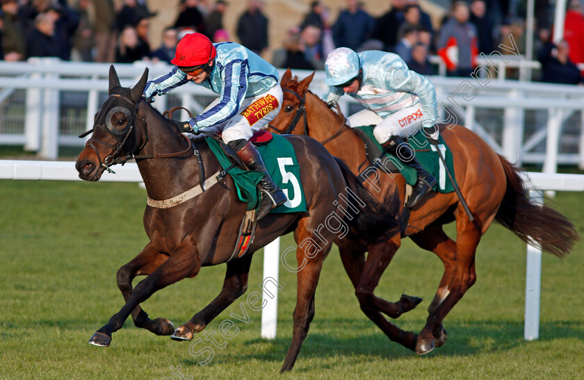 Smaoineamh-Alainn-0004 
 SMAOINEAMH ALAINN (James Best) wins The Catesby Handicap Hurdle Cheltenham 15 Dec 2017 - Pic Steven Cargill / Racingfotos.com