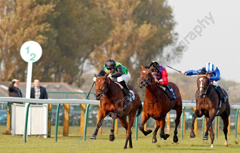 Willie-John-0002 
 WILLIE JOHN (Gerald Mosse) beats HUMBOLT CURRENT (centre) and ALFARQAD (right) in The British Stallion Studs EBF Novice Stakes Yarmouth 16 Oct 2017 - Pic Steven Cargill / Racingfotos.com