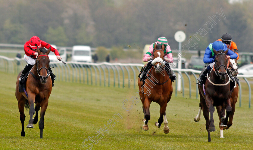 Hochfeld-0002 
 HOCHFELD (right, Ben Curtis) beats LOSTWITHIEL (left) and MONSIEUR LAMBRAYS (centre) in The Visit racingtv.com Handicap
Nottingham 27 Apr 2021 - Pic Steven Cargill / Racingfotos.com