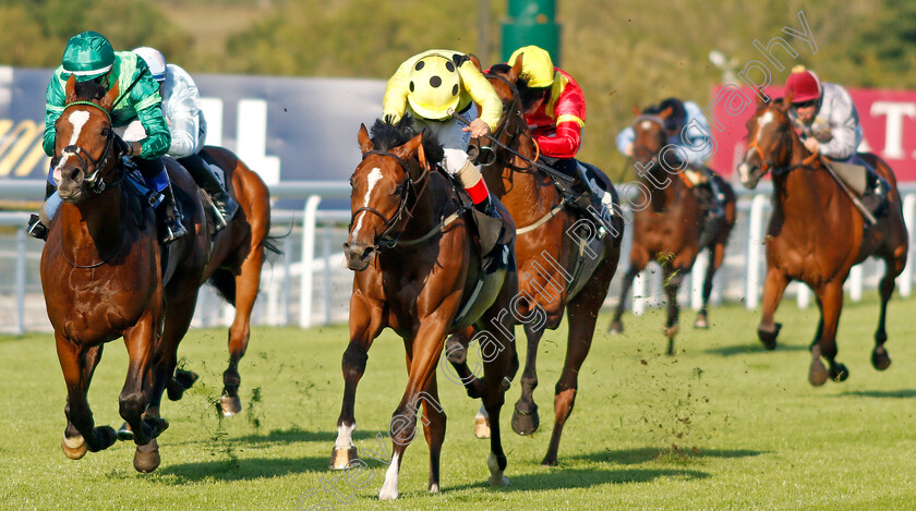 The-Parent-0003 
 THE PARENT (right, Andrea Atzeni) beats SIR LAURENCE GRAFF (left) in The British EBF Novice Stakes
Goodwood 26 Aug 2022 - Pic Steven Cargill / Racingfotos.com