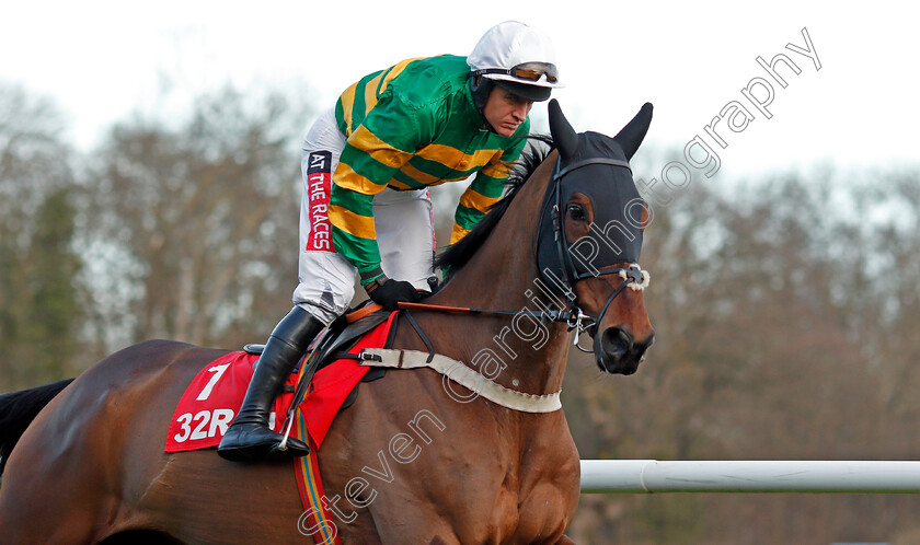 Hell s-Kitchen-0001 
 HELL'S KITCHEN (Barry Geraghty) winner of The 32Red.com Novices Handicap Chase Kempton 26 Dec 2017 - Pic Steven Cargill / Racingfotos.com