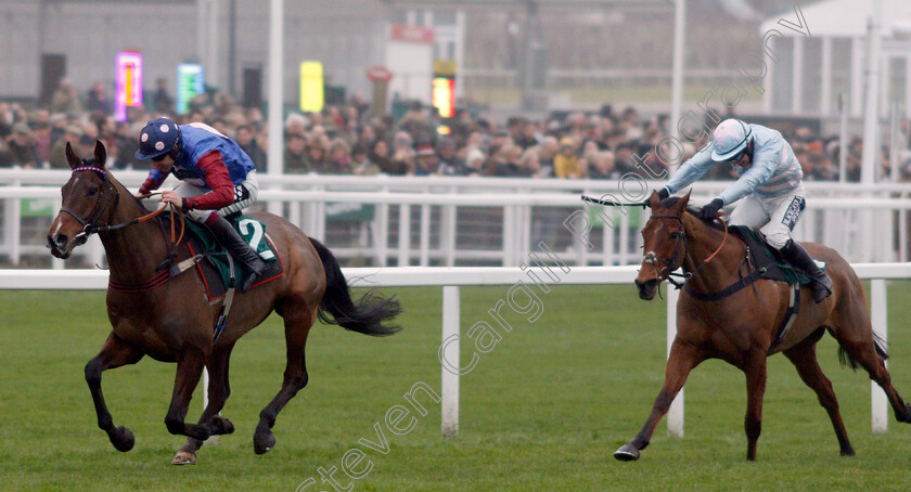 Paisley-Park-0002 
 PAISLEY PARK (Aidan Coleman) beats SUMMERVILLE BOY (right) in The galliardhomes.com Cleeve Hurdle
Cheltenham 25 Jan 2020 - Pic Steven Cargill / Racingfotos.com