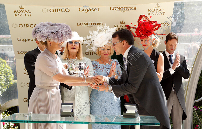 Magic-Wand-0014 
 Presentation by The Countess of Wessex to Aidan O'Brien for The Ribblesdale Stakes won by MAGIC WAND
Royal Ascot 21 Jun 2018 - Pic Steven Cargill / Racingfotos.com