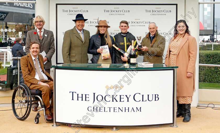 Golan-Fortune-0009 
 Presentation by Andy Stewart and Felix Francis to Phil Middleton and Sam Lee for The Spinal Injuries Association Big Buck's Handicap Hurdle won by GOLAN FORTUNE
Cheltenham 16 Nov 2019 - Pic Steven Cargill / Racingfotos.com