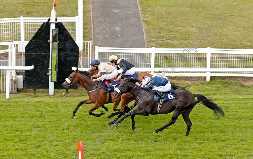 Dublin-Rocker-0003 
 DUBLIN ROCKER (left, Jimmy Quinn) beats INDEPENDENCE DAY (right) in The attheraces.com Handicap
Yarmouth 15 Jul 2020 - Pic Steven Cargill / Racingfotos.com