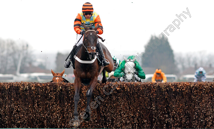 Might-Bite-0006 
 MIGHT BITE (Nico de Boinville) wins The Betway Bowl Chase Aintree 12 Apr 2018 - Pic Steven Cargill / Racingfotos.com\