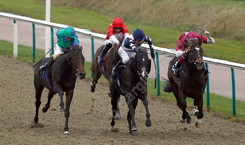 Bobby-K-0001 
 BOBBY K (centre, Oisin Murphy) beats MAINSAIL ATLANTIC (left) and KESWICK (right) in The Betway Handicap 
Lingfield 20 Nov 2018 - Pic Steven Cargill / Racingfotos.com