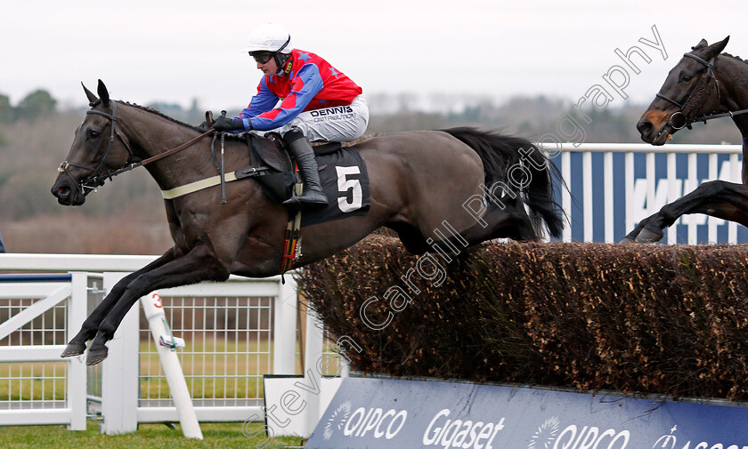 Monbeg-River-0001 
 MONBEG RIVER (Henry Brooke) Ascot 23 Dec 2017 - Pic Steven Cargill / Racingfotos.com