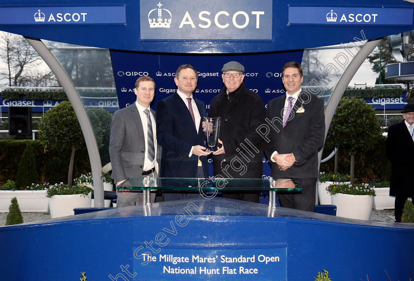 Buildmeupbuttercup-0010 
 Presentation for The Millgate Mares Standard Open National Hunt Flat Race Ascot 17 Feb 2018 - Pic Steven Cargill / Racingfotos.com