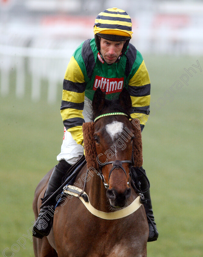 Passing-Call-0002 
 PASSING CALL (Wayne Hutchinson)
Newbury 1 Dec 2018 - Pic Steven Cargill / Racingfotos.com