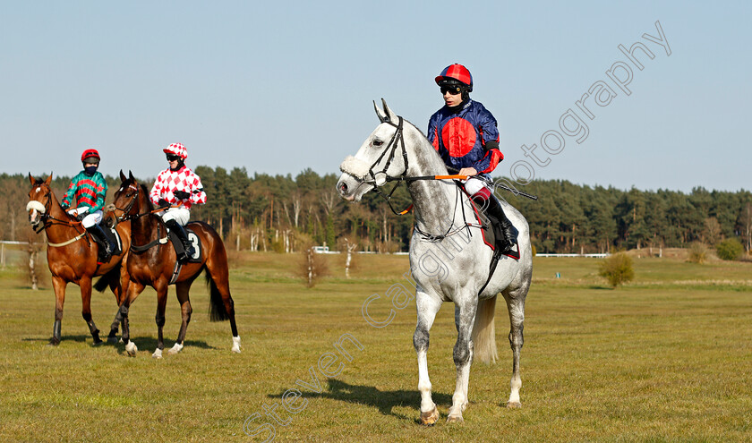 Ripper-Roo-0001 
 RIPPER ROO (Aidan Coleman) before winning The Mansionbet App Maiden Hurdle
Market Rasen 19 Apr 2021 - Pic Steven Cargill / Racingfotos.com