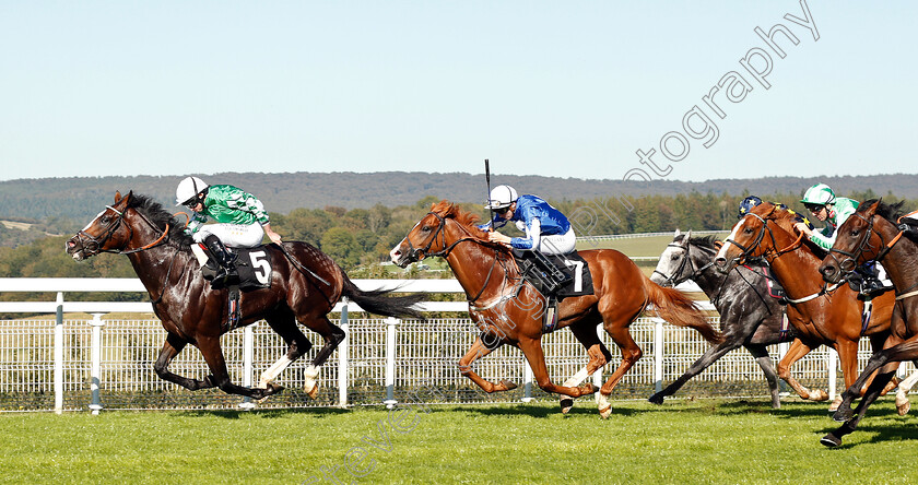 Pablo-Escobarr-0002 
 PABLO ESCOBARR (Ryan Moore) beats SLADE KING (centre) in The Heineken EBF Future Stayers Maiden Stakes
Goodwood 26 Sep 2018 - Pic Steven Cargill / Racingfotos.com