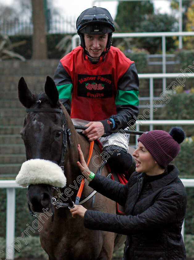 Hunters-Call-0009 
 HUNTERS CALL (Jack Kennedy) after The Racing Welfare Handicap Hurdle Ascot 23 Dec 2017 - Pic Steven Cargill / Racingfotos.com