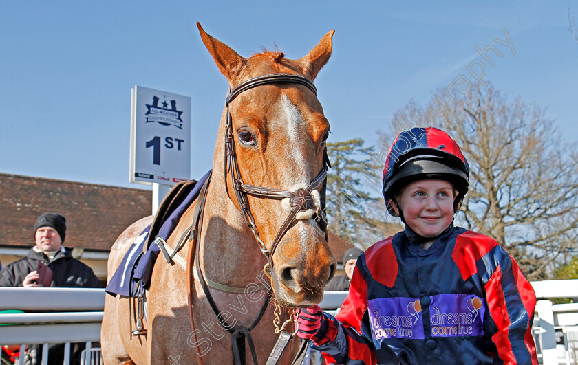 Lily-Clare-0005 
 Ten year old LILY CLARE with HONKY TONK GIRL after 6f race supported by the Dreams Come True charity, Lingfield 24 Feb 2018 - Pic Steven Cargill / Racingfotos.com