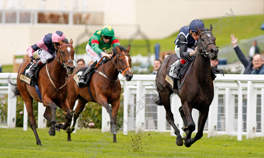 Odyssa-0004 
 ODYSSA (Shane Kelly) beats LAST ENCHANTMENT (left) in The Twinings Novice Auction Stakes Div2 Ascot 8 Sep 2017 - Pic Steven Cargill / Racingfotos.com