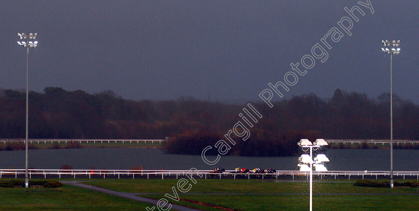 Kempton-0001 
 Horses race down the back straight through heavy rain
Kempton 6 Mar 2019 - Pic Steven Cargill / Racingfotos.com