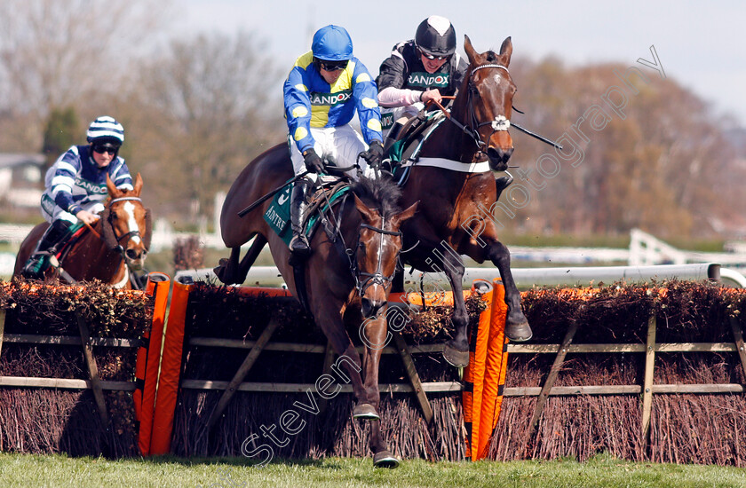 Langer-Dan-0002 
 LANGER DAN (left, Harry Skelton) beats FILS D'OUDAIRIES (right) in The 20 Years Together Alder Hey & Aintree Handicap Hurdle
Aintree 8 Apr 2022 - Pic Steven Cargill / Racingfotos.com