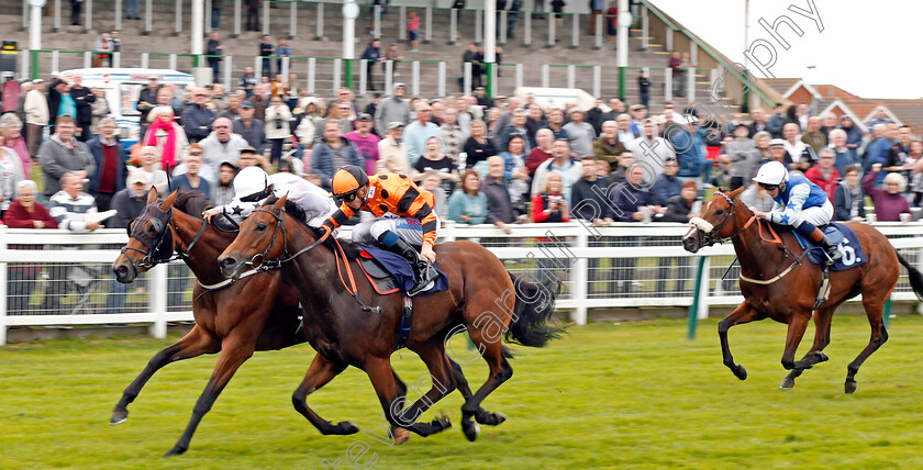 Ocean-Temptress-0002 
 OCEAN TEMPTRESS (farside, Jack Osborn) beats QUATRIEME AMI (nearside) in The Moulton Nursery Of Acle Handicap Yarmouth 19 Sep 2017 - Pic Steven Cargill / Racingfotos.com