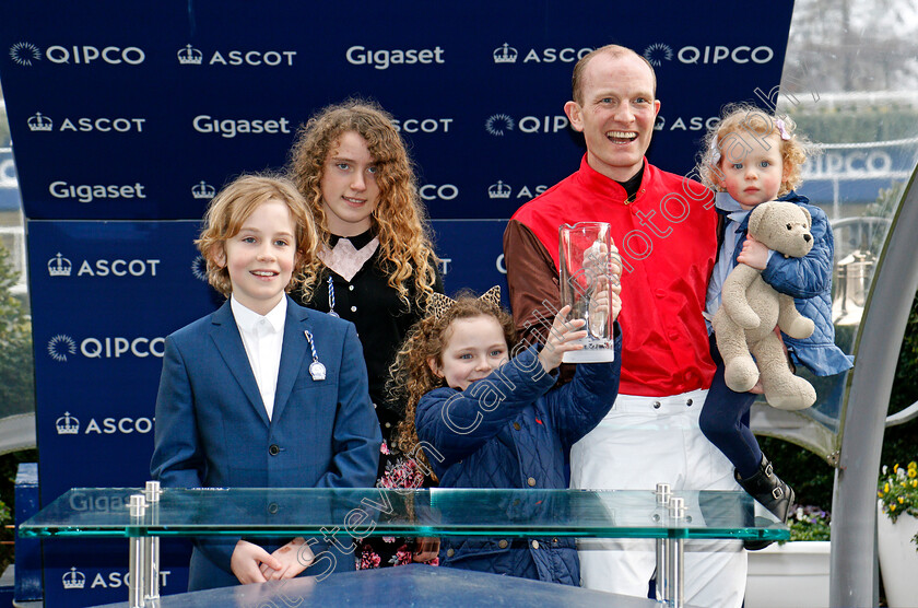 Marinero-0007 
 Presentation to David Maxwell for The Colts & Fillies Club Open Hunters Chase won by MARINERO Ascot 25 Mar 2018 - Pic Steven Cargill / Racingfotos.com