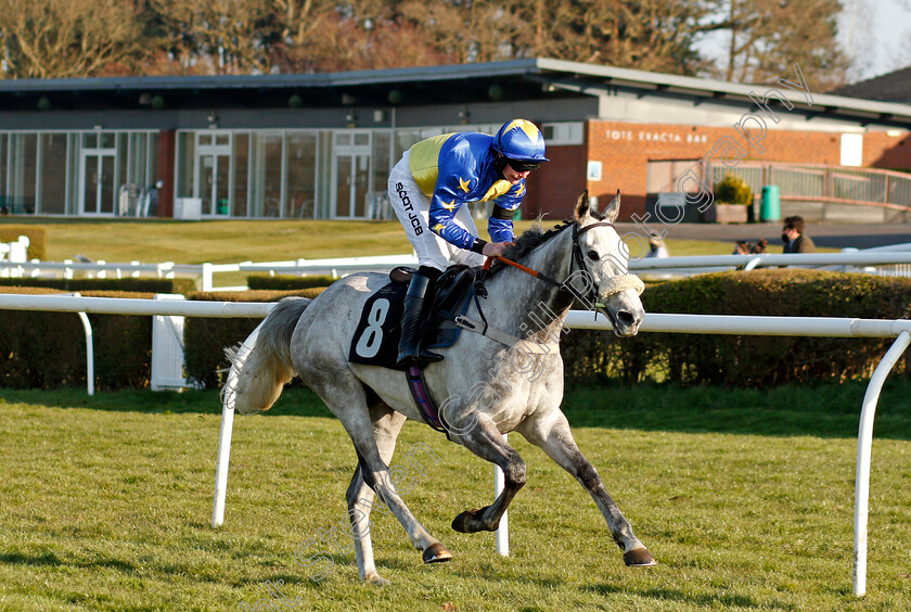 Giovanni-Change-0005 
 GIOVANNI CHANGE (Jamie Hamilton) wins The Mansionbet Bet 10 Get 20 Handicap Hurdle
Market Rasen 19 Apr 2102 - Pic Steven Cargill / Racingfotos.com