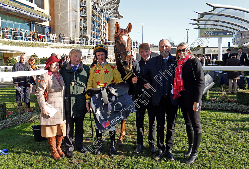 Count-Meribel-0009 
 COUNT MERIBEL (Mark Grant) and owners after The Mitie Events & Leisure Novices Hurdle Ascot 25 Nov 2017 - Pic Steven Cargill / Racingfotos.com