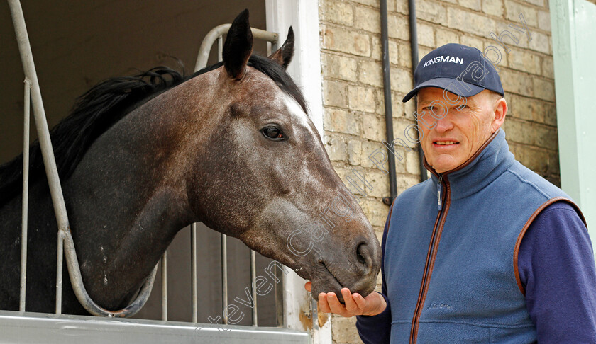 John-Gosden-and-Roaring-Lion-0001 
 ROARING LION with John Gosden at his stables in Newmarket 23 Mar 2018 - Pic Steven Cargill / Racingfotos.com