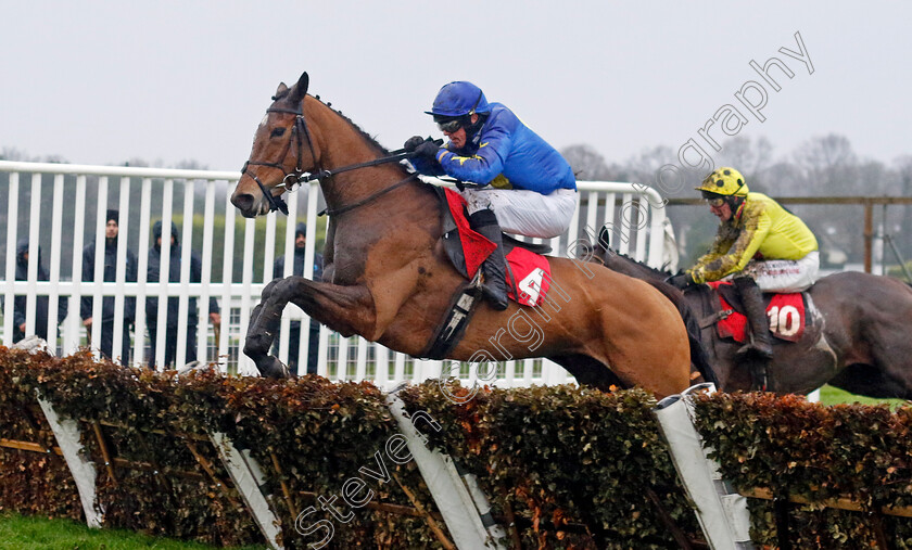 Good-Look-Charm-0001 
 GOOD LOOK CHARM (Chad Bament) wins The Betfair Mares Handicap Hurdle
Sandown 7 Dec 2024 - Pic Steven Cargill / Racingfotos.com