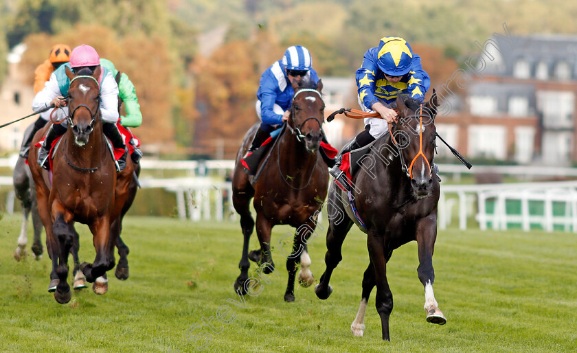 Bathsheba-Bay-0003 
 BATHSHEBA BAY (Ryan Moore) wins The British Stallion Studs EBF Maiden Stakes Div2 Sandown 1 Sep 2017 - Pic Steven Cargill / Racingfotos.com