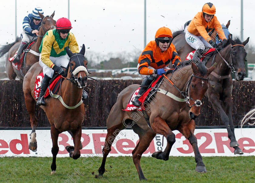 Thistlecrack-0002 
 THISTLECRACK (centre, Tom Scudamore) jumps with FOX NORTON (left) and TEA FOR TWO (right) Kempton 26 Dec 2017 - Pic Steven Cargill / Racingfotos.com