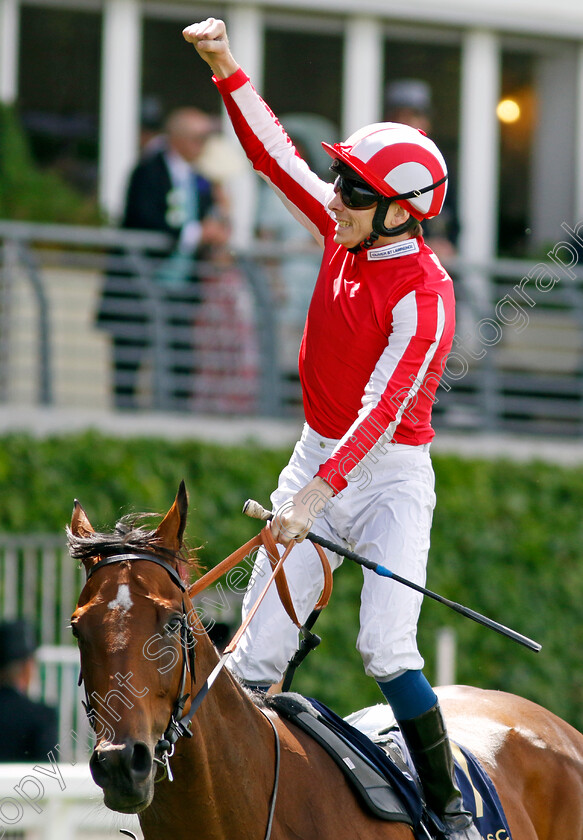 Isle-Of-Jura-0010 
 ISLE OF JURA (Callum Shepherd) winner of The Hardwicke Stakes
Royal Ascot 22 Jun 2024 - Pic Steven Cargill / Racingfotos.com