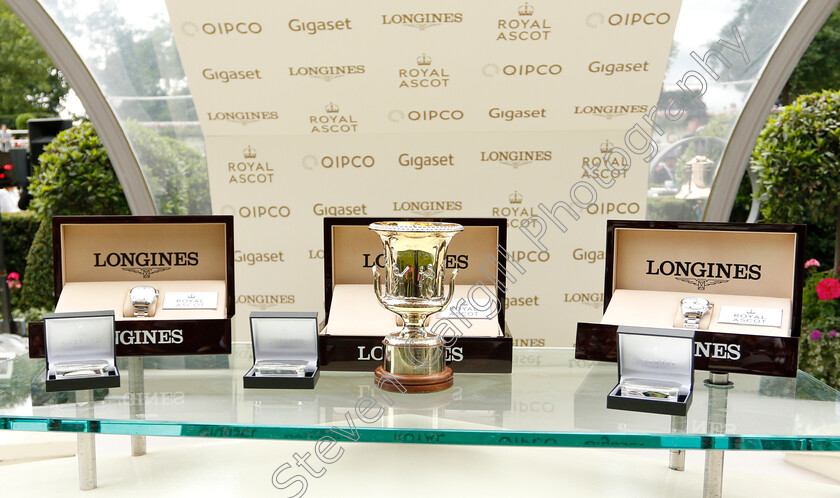 Trophies-Coventry-Stakes 
 Trophies for The Coventry Stakes
Royal Ascot 19 Jun 2018 - Pic Steven Cargill / Racingfotos.com