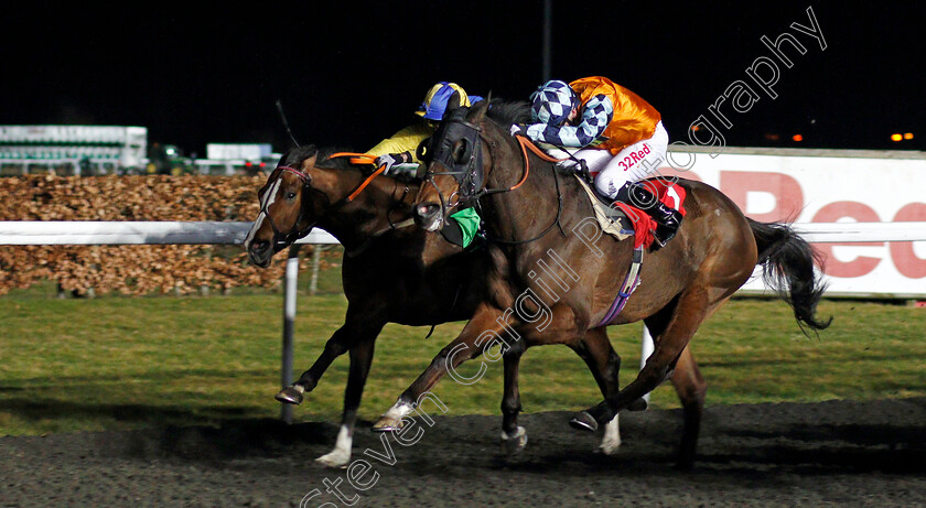 Strategic-Heights-0001 
 STRATEGIC HEIGHTS (right, Jamie Spencer) beats PORTO FERRO (left) in The 32Red Casino Handicap Kempton 7 Mar 2018 - Pic Steven Cargill / Racingfotos.com