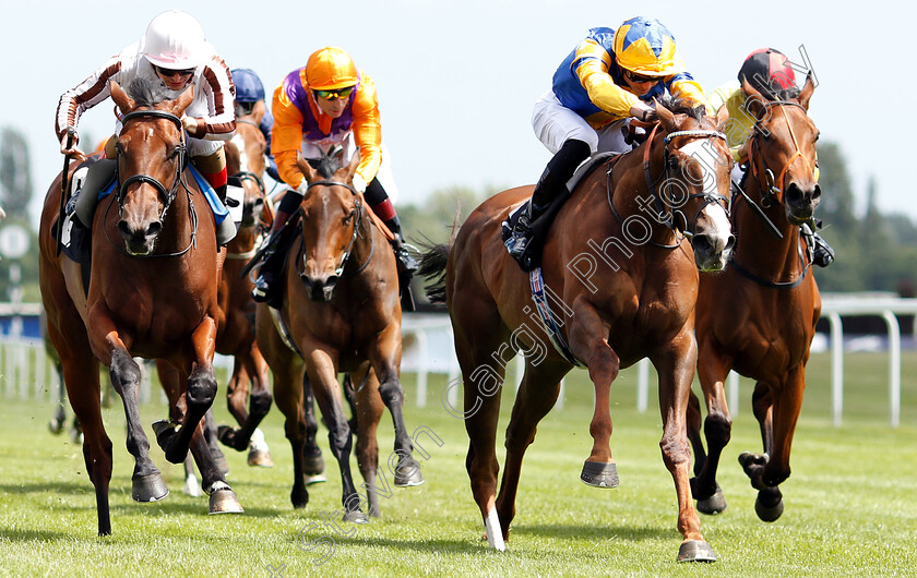 Feline-Groovy-0003 
 FELINE GROOVY (right, James Doyle) beats MOJIKA (left) in The Crossland British EBF Confined Fillies Novice Stakes Div1 
Newbury 14 Jun 2018 - Pic Steven Cargill / Racingfotos.com