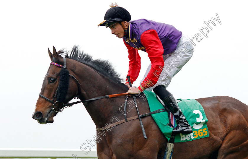 Fabricate-0001 
 FABRICATE (James Doyle) Sandown 27 Apr 2018 - Pic Steven Cargill / Racingfotos.com