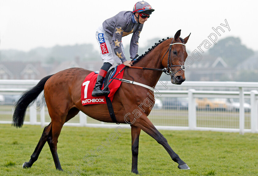 Magic-Circle-0001 
 MAGIC CIRCLE (Fran Berry) before winning The Matchbook VIP Henry II Stakes Sandown 24 May 2018 - Pic Steven Cargill / Racingfotos.com