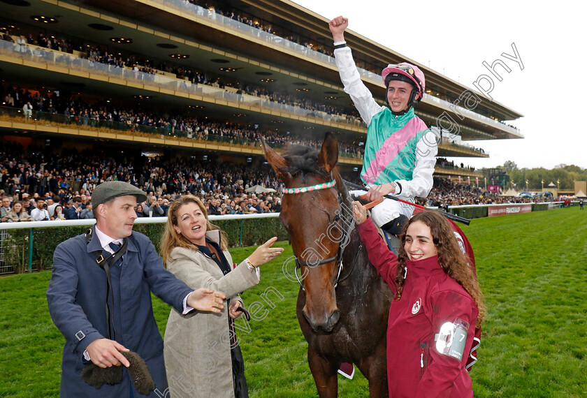 Bluestocking-0031 
 BLUESTOCKING (Rossa Ryan) winner of The Qatar Prix de l'Arc de Triomphe 
Longchamp 6 Oct 2024 - Pic Steven Cargill / Racingfotos.com