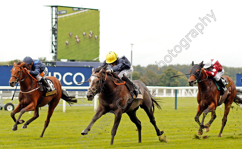 Speak-In-Colours-0002 
 SPEAK IN COLOURS (centre, Ryan Moore) beats LADY DANCEALOT (left) in The Twinings Novice Auction Stakes Div1 Ascot 8 Sep 2017 - Pic Steven Cargill / Racingfotos.com