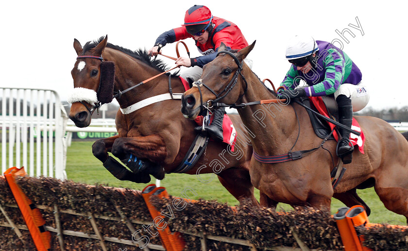 Bailarico-0001 
 BAILARICO (left, Gavin Sheehan) beats LARKBARROW LAD (right) in The 32Red.com Novices Hurdle
Kempton 12 Jan 2019 - Pic Steven Cargill / Racingfotos.com