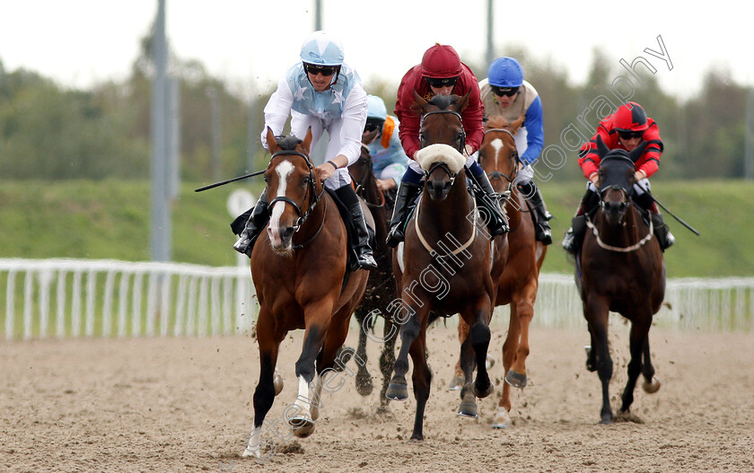 Roma-Bangkok-0004 
 ROMA BANGKOK (Marc Monaghan) beats FEDERAL LAW (centre) in The East Coast IPA Novice Stakes
Chelmsford 30 Aug 2018 - Pic Steven Cargill / Racingfotos.com