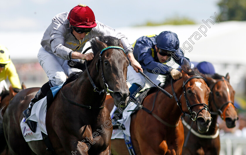 Simmering-0001 
 SIMMERING (Ryan Moore) wins The Sodexo Live! Princess Margaret Stakes
Ascot 27 Jul 2024 - Pic Steven Cargill / Racingfotos.com