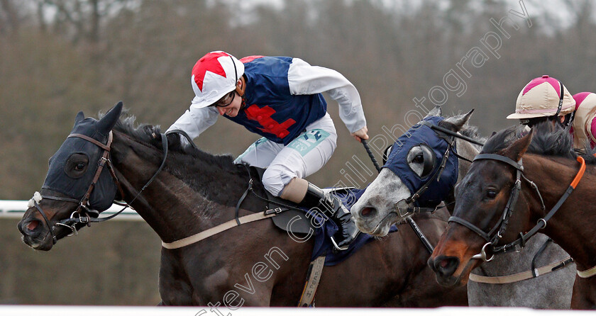 Luna-Magic-0003 
 LUNA MAGIC (left, Simon Pearce) beats CHELWOOD GATE (centre) and LIVING LEADER (right) in The Play Starburst Slot At sunbets.co.uk/vegas Handicap Div2 Lingfield 30 Dec 2017 - Pic Steven Cargill / Racingfotos.com